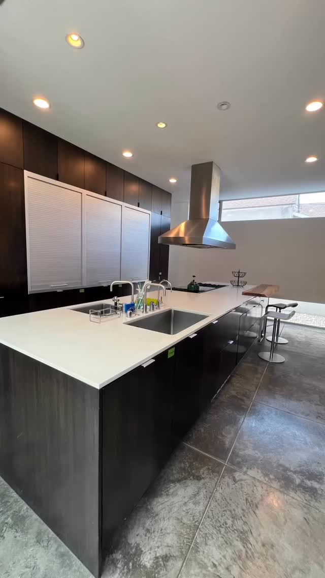 👩‍🍳Another kitchen in the books!

It’s just like a breath of fresh air th step into a space that is organized.

This kitchen gave us a lot of opportunity with storage and we just love that!😍

#organizing #homeorganized #organized