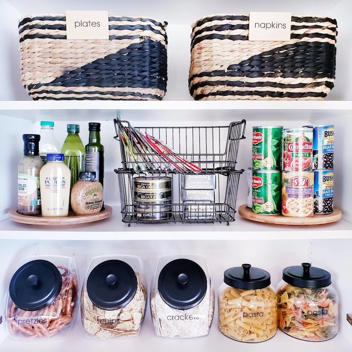 👀Take a peep at these organized cabinets we did in Beverly Hills!

Using clear jars and turntables makes it so much easier to know what you have.💋

😀No more lost food items or overbuying because you didn’t know what was hidden in your shelves!

#organizing #pantry #kitchen #homeorganizing #makeroomforthegoodstuff