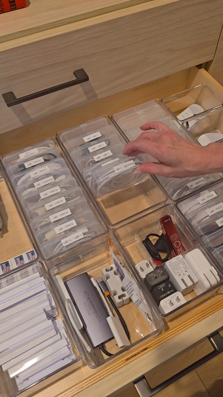 😁We LOVE putting things away!

It may be the exact reason we all became organizers in the first place.

When you have organized systems and a place for everyting to go, putting things away is a piece of cake!🍰

#organized #organizing #homeorganizing #makeroomforthegoodstuff