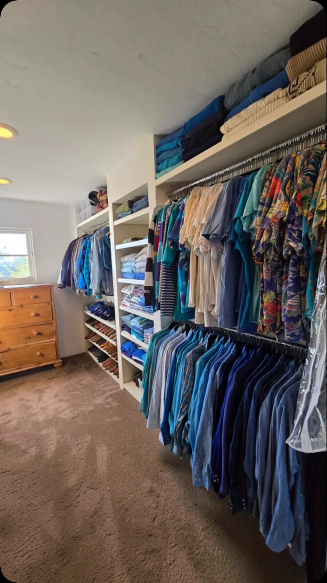 Do you think our client likes blue?

Just a small overhaul to make this closet feel alive again.

We went through and edited their items and donated what wasn’t working for them anymore.

Then we simply put everything back and now they have proper space for their items!

#closetorganizing #homeorganizing #makeroomforthegoodstuff