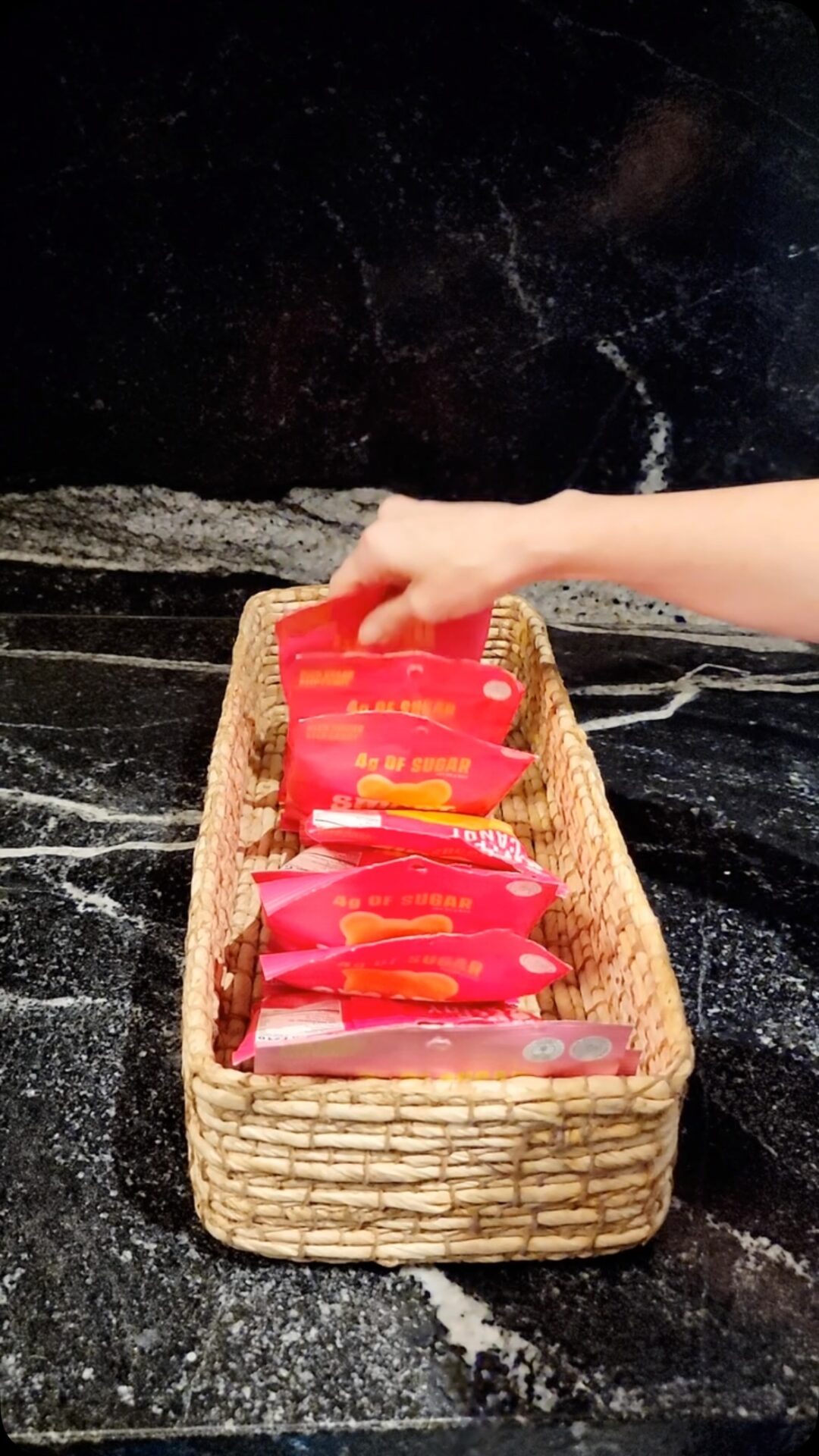 🍪Snack time! 

Creating easy access for the kiddos to get their own snacks can be a game changer for a parent. 

We loved using baskets in these drawers to create sections for the different snacks to keep them stay in place!☺️

#organizing #snacks #kids #family #kitchenorganizing